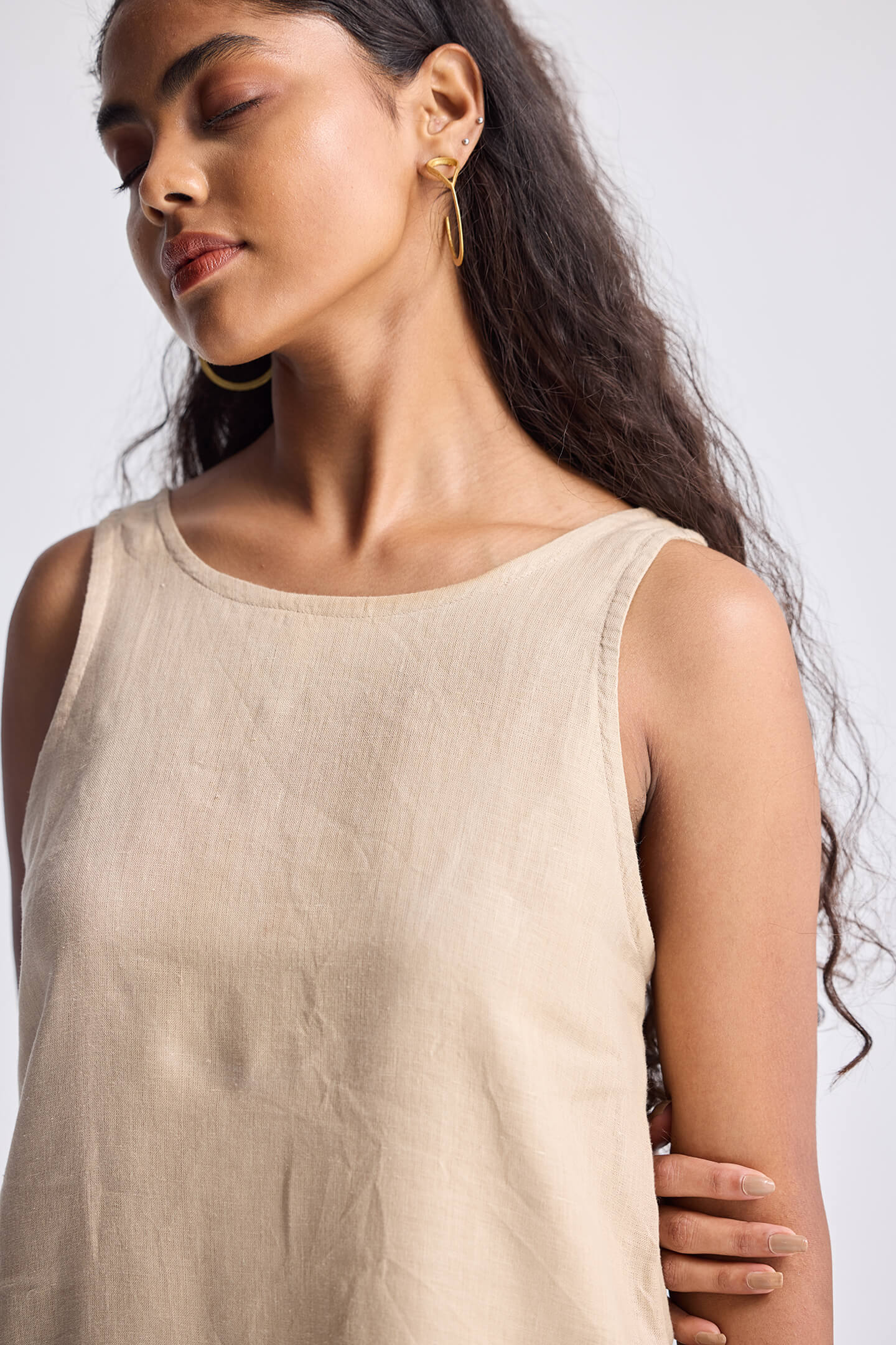 Hemp Short Dress with Back Embroidered Lace Detail-4